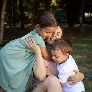 Mantener a un hijo menor de 12 años roza los $700 mil pesos por mes en Argentina