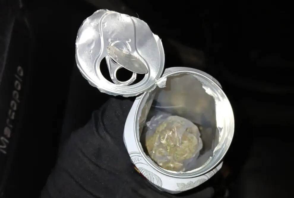 Droga oculta en una lata.