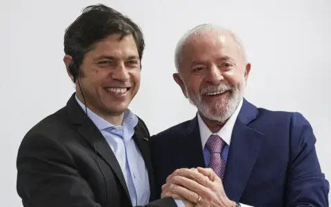 Lula con Kicillof en Barcelona.