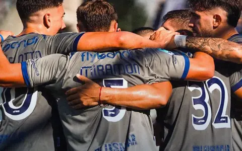 El lobo platense le mete presión a varios.