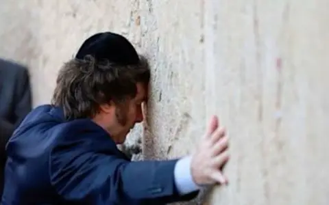 Milei en el Muro de los Lamentos.