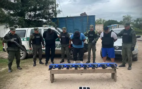 Encontraron un arsenal en un vehículo.