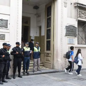 "Tiroteo en la escuela": Multas de hasta $6 millones para padres de menores que escriban frases intimidatorias