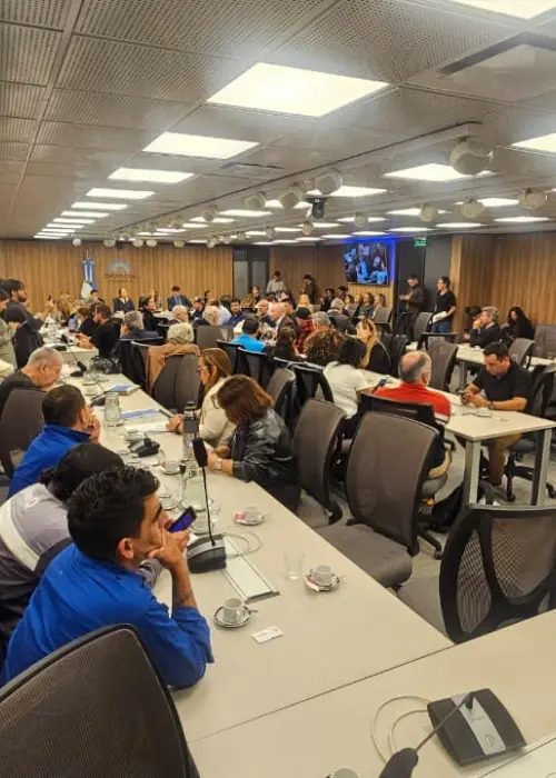 En medio de la crisis económica, empresarios y trabajadores expusieron en el Congreso