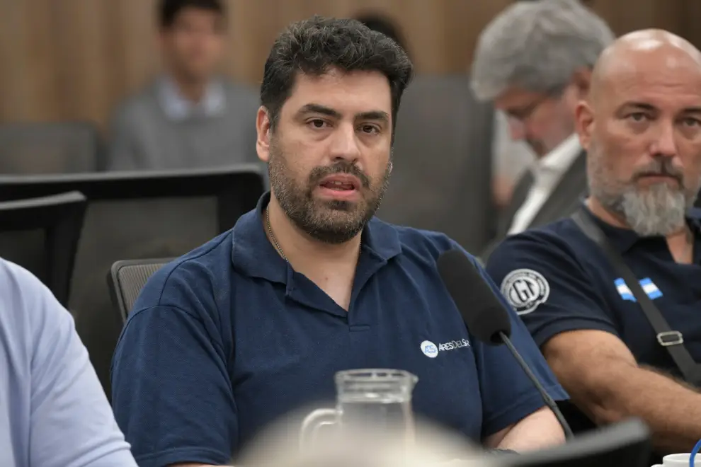 En medio de la crisis económica, empresarios y trabajadores expusieron en el Congreso