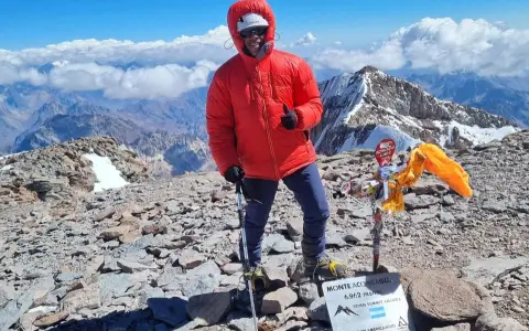 De la oscuridad, a la cima de América. José Luis Santero hizo historia en el Aconcagua, al ser el primer atleta ciego en la historia en escalarlo.