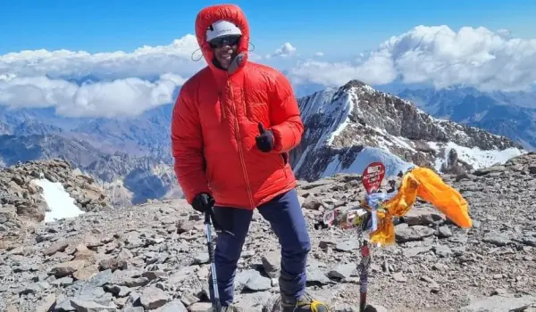 De la oscuridad, a la cima de América. José Luis Santero hizo historia en el Aconcagua, al ser el primer atleta ciego en la historia en escalarlo.
