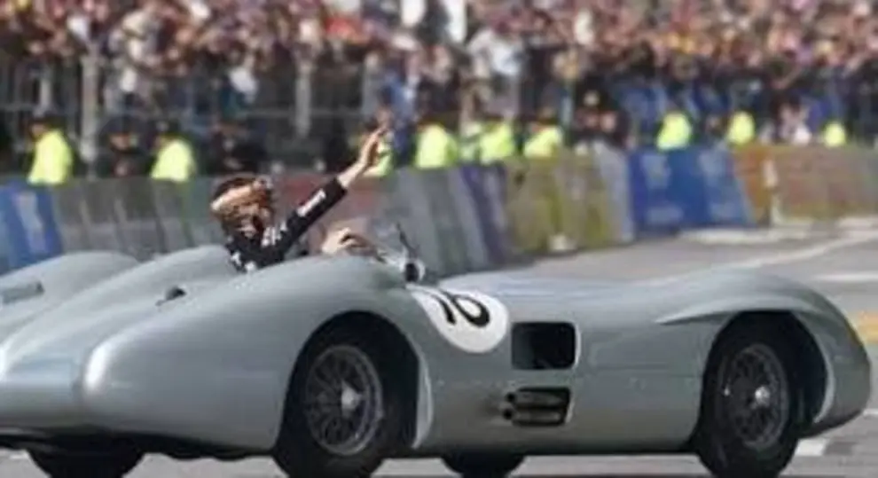 Colapinto en el auto de F1 de Fangio.