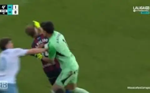 El arquero Andrada golpeó a su rival.