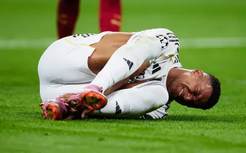 El delantero del Real Madrid fue reemplazado en el último partido de la liga española ante el Betis.