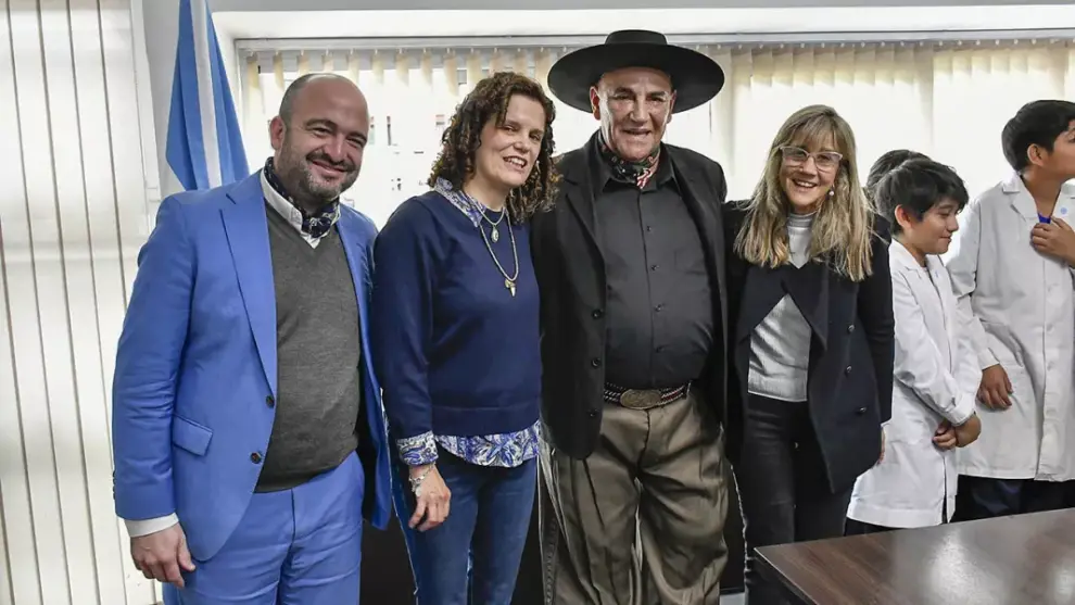 Chaqueño con Fiore y otros funcionarios