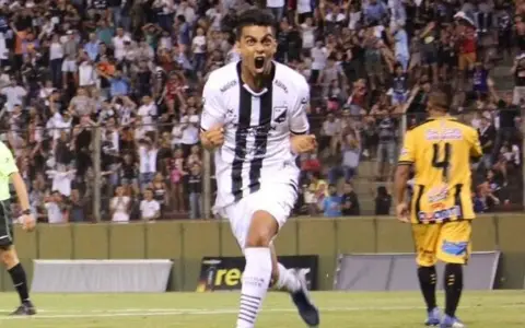 Uno de los festejos de Martínez en el Martearena