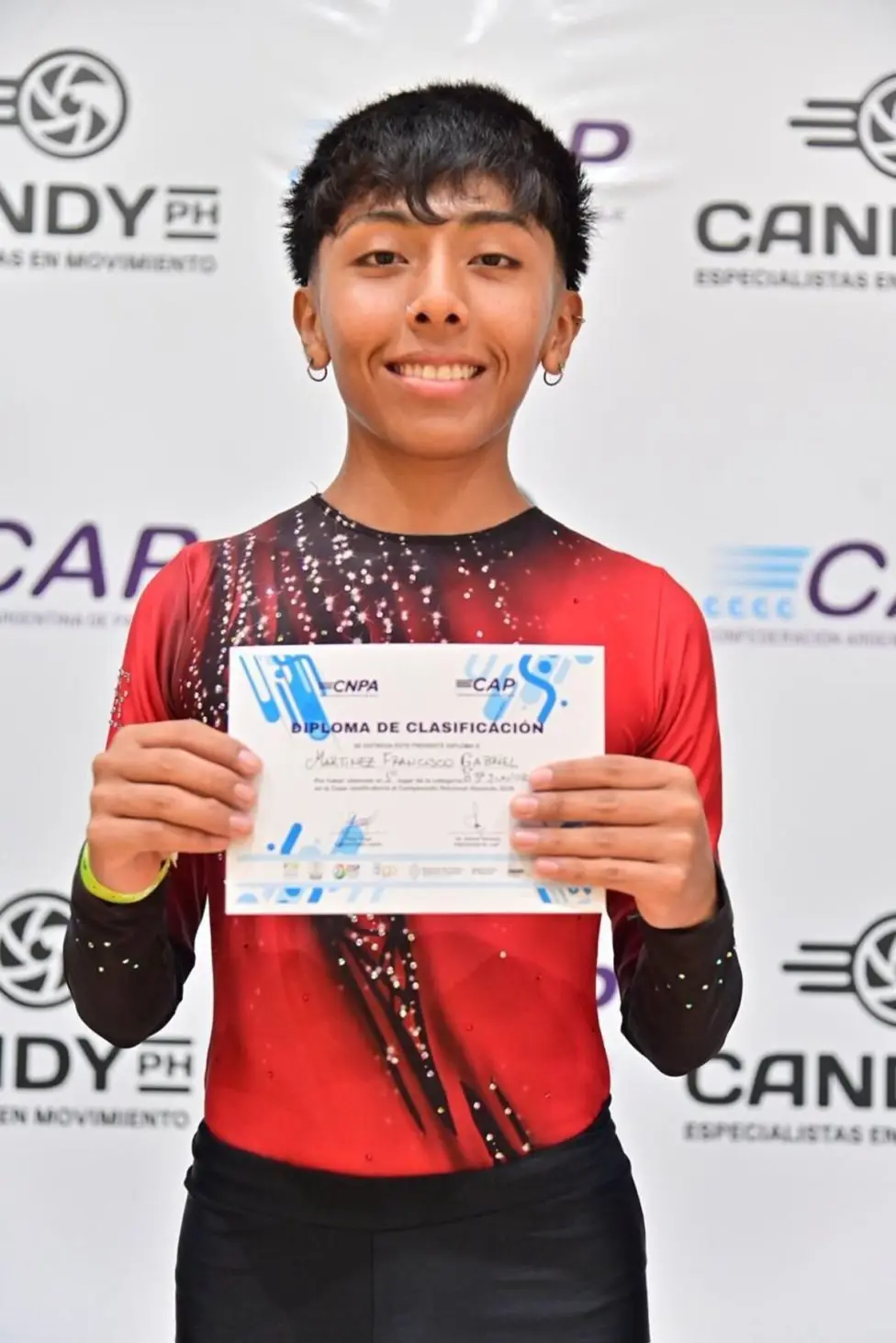 Francisco Gabriel Martínez con el diploma de clasificación al Absoluto