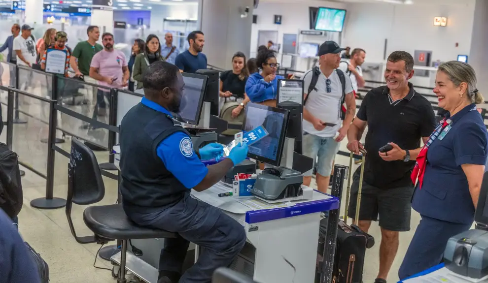 us-news-miami-customs-encounters-mi