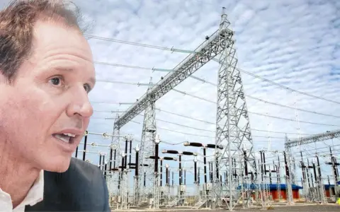 La firma encabezada por Jorge Brito hijo, quedó "a nada" de la privatización del año: resta un paso para controlar la red eléctrica más importante.