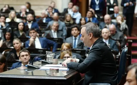 Manuel Adorni en la Cámara de Diputados