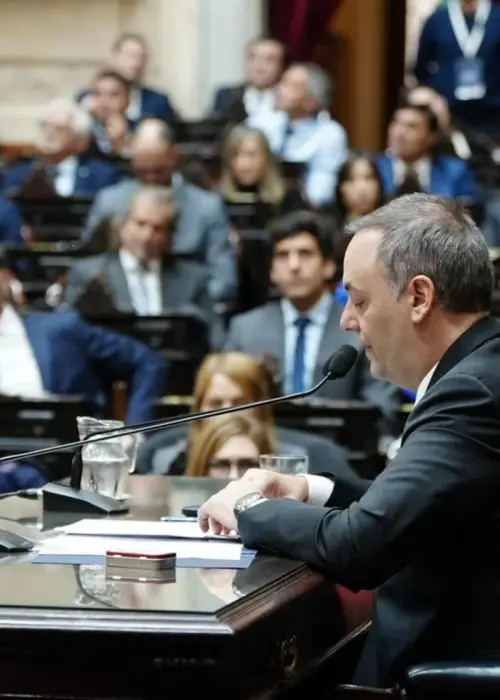 Manuel Adorni en la Cámara de Diputados