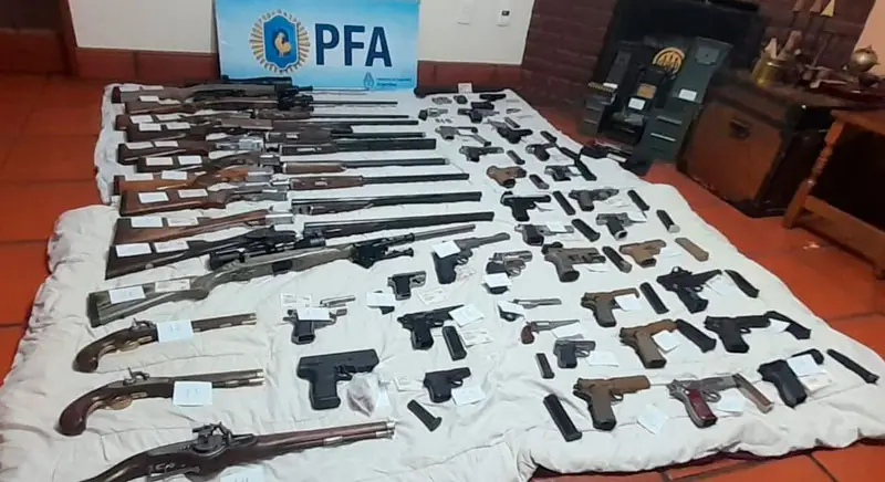 Parte del armamento secuestrado.
