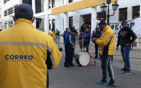 Despiden a más de 400 trabajadores del Correo Argentino en todo el país.