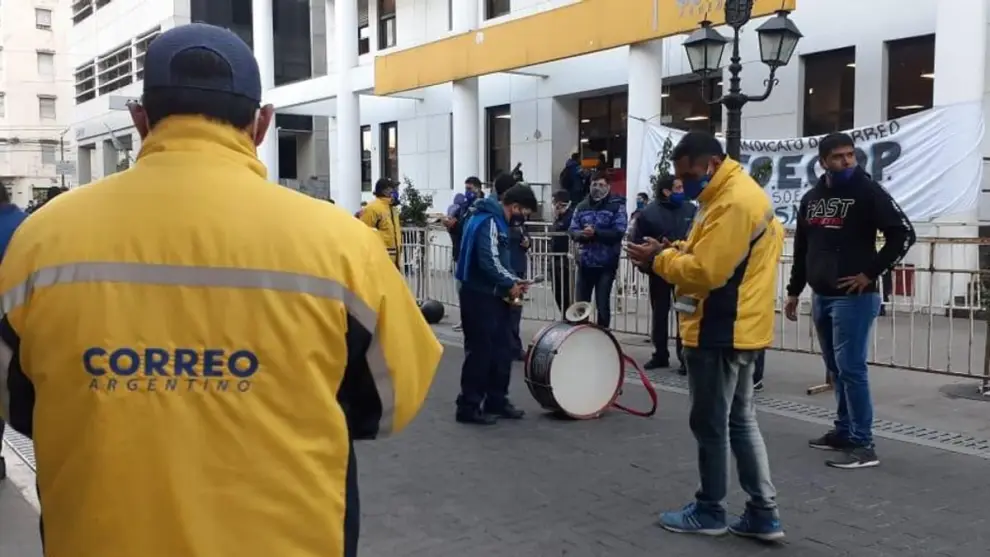 Despiden a más de 400 trabajadores del Correo Argentino en todo el país.