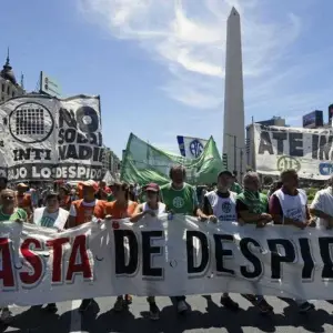 La CGT marcha y advierte: “Se pone en riesgo la paz social” 