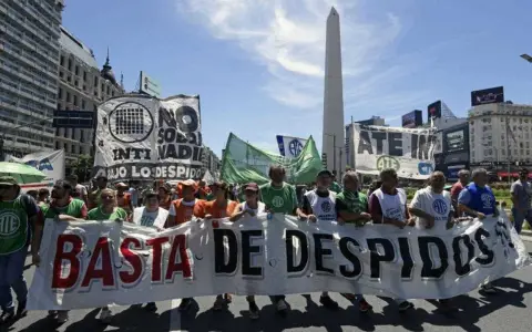 Marcha hacia Plaza de Mayo. Esperan una convocatoria masiva.