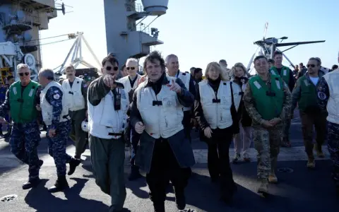 Milei en el portaaviones USS Nimitz