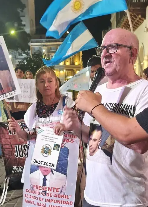 Oscar en una de las manifestaciones para pedir justicia.