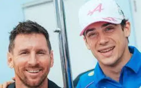 Messi y Colapinto en el Gran Premio de Miami.