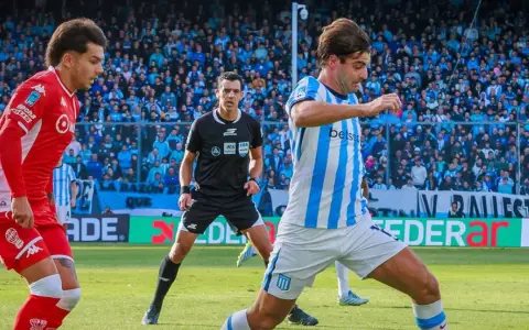Racing se clasificó con lo justo, pero el hincha de Racing se fue fastidioso del Cilindro, aunque "bancó" a Costas en la previa.