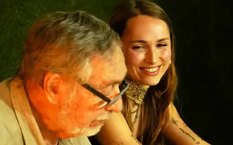Luis Brandoni y su nieta.