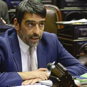 El Gobierno denunció a Rodolfo Tailhade por “espionaje” a Manuel Adorni y su familia