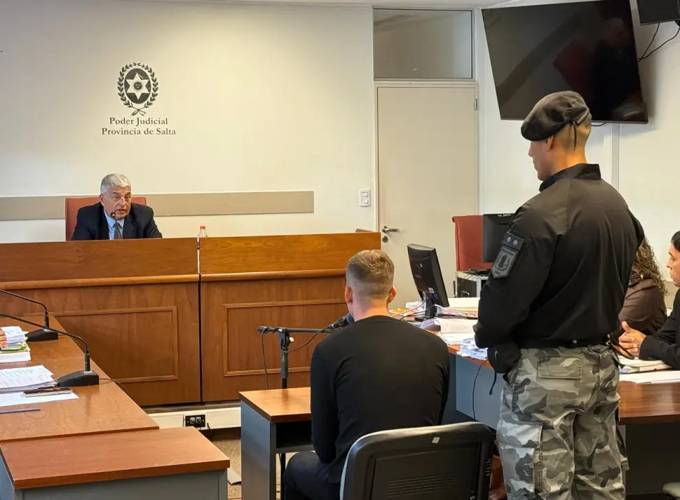 Uno de los acusados en la sala de juicio, frente al juez Marcelo Rubio