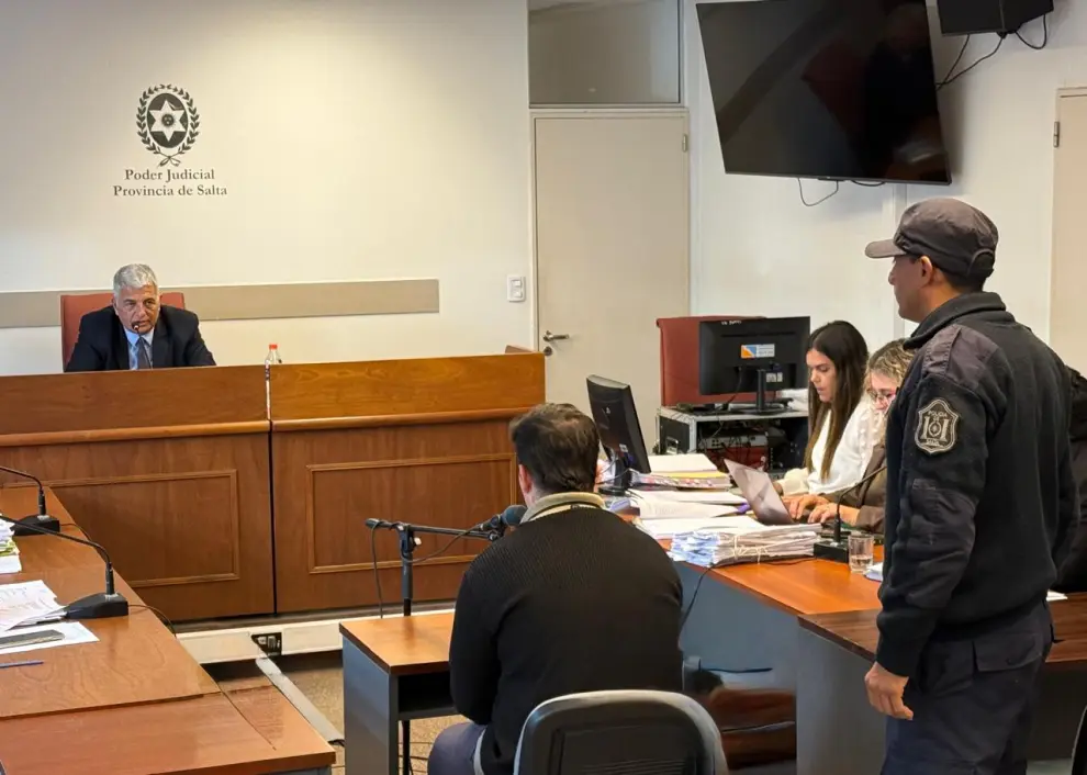 El otro imputado, en la sala de juicio