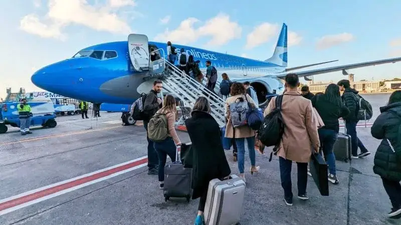 Aerolíneas Argentinas elimina el equipaje de mano gratuito en su tarifa base