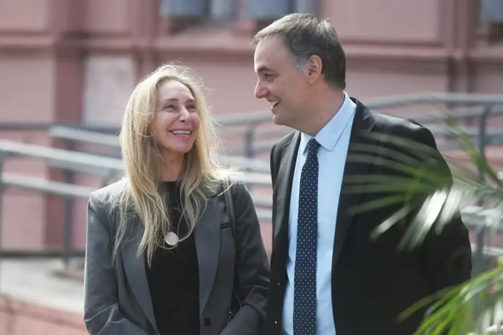 Manuel Adorni y Karina Milei