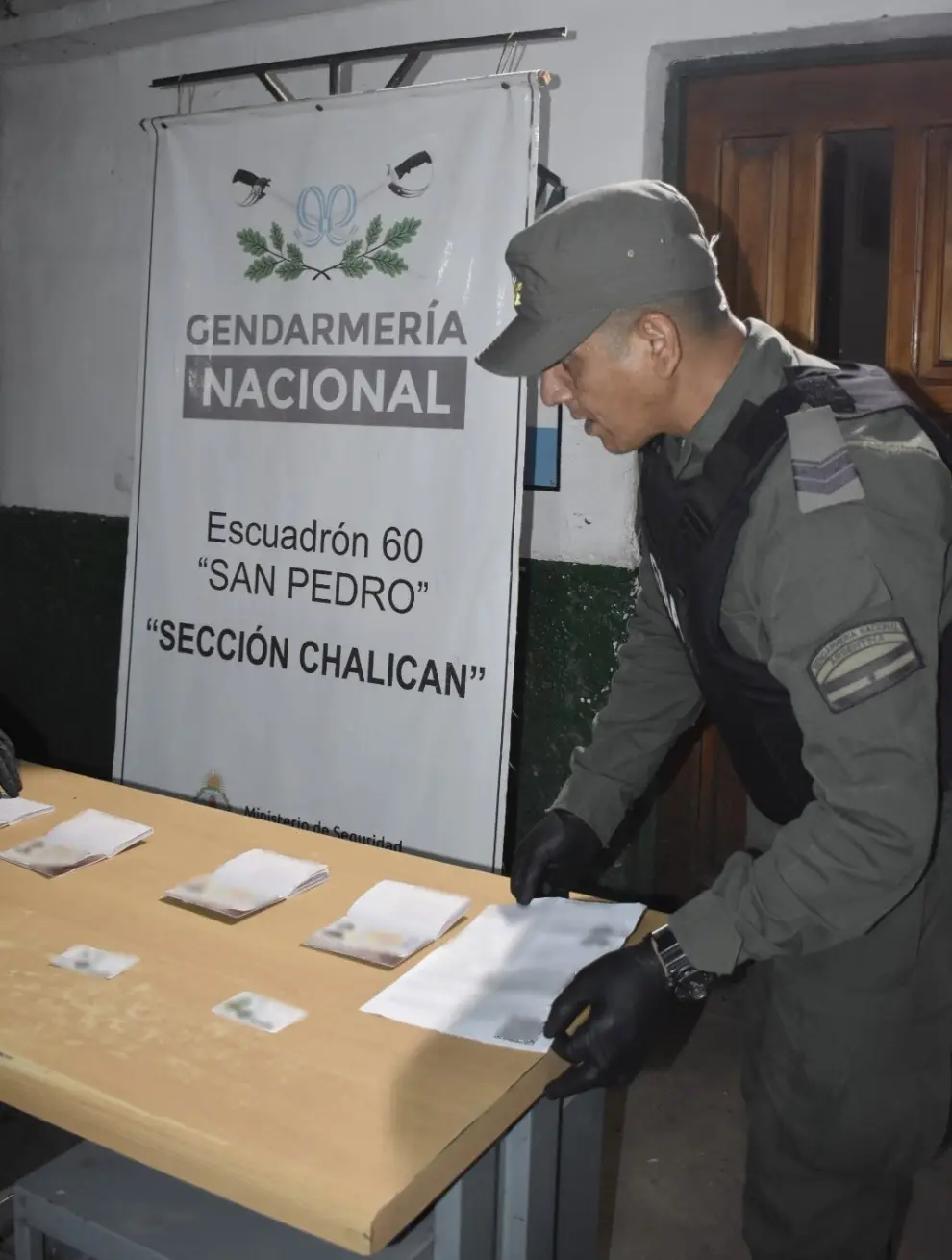 Expulsaron a cinco ciudadanos chinos.