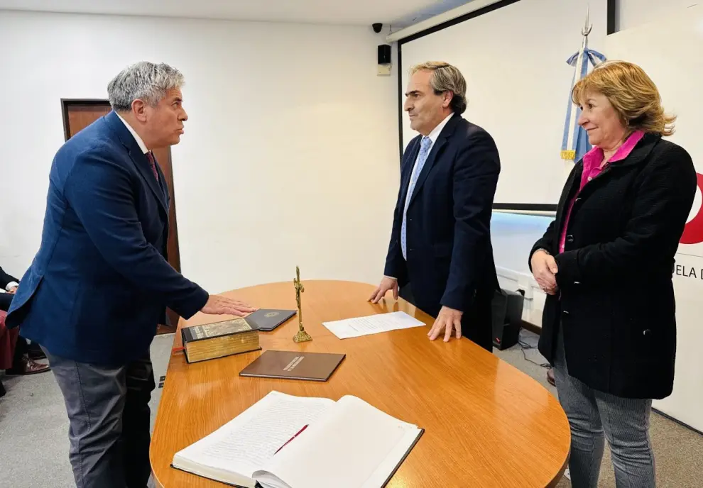 Esteban Martearena cuando asumió como fiscal (jurando)