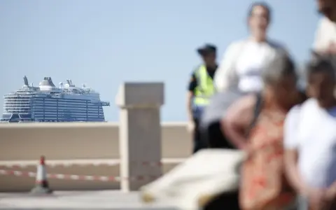 Alerta mundial por pasajeros que descendieron del crucero infectado con hantavirus.