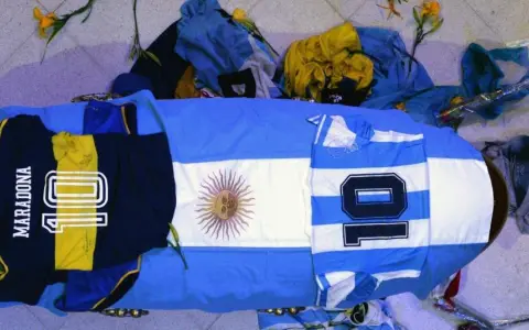 El féretro de Maradona