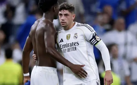 Valverde y Tchouaméni sancionados por el Real Madrid