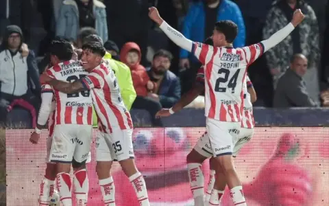 Unión dio el otro batacazo del sábado, en Mendoza y ante el mejor equipo del campeonato.