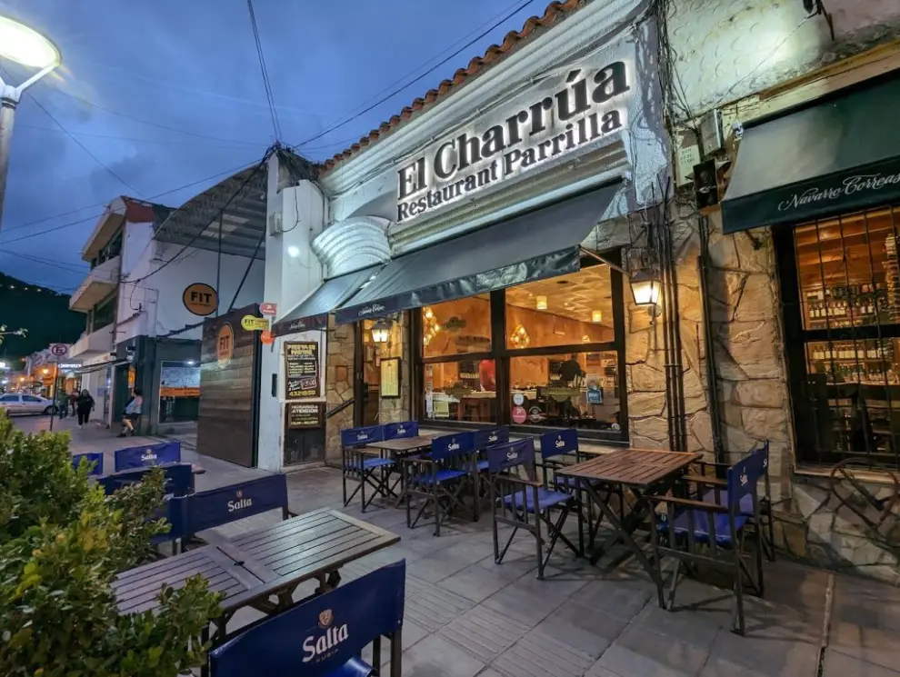 Restaurant y parrilla El Charrua.