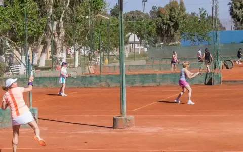 Se viene un eventos tenístico inclusivo en Salta para participantes desde los 30 hasta los 80 años.