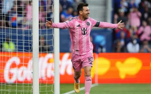 Hat-trick, uno más, para Lionel Messi.