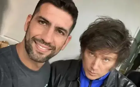 Manuel Quintar junto a Javier Milei