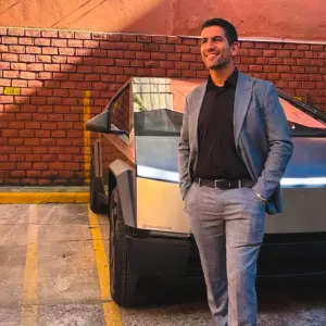 Habló el diputado Manuel Quintar y reveló cuánto pagó por el Tesla de la polémica 
