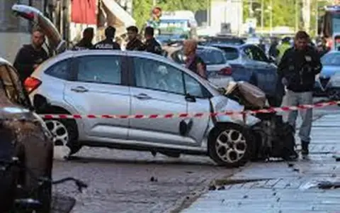 Un conductor embistió a 8 peatones.