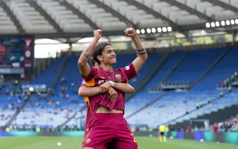 Paulo Dybala, clave en el triunfo de la Roma en el clásico de la capital italiana.