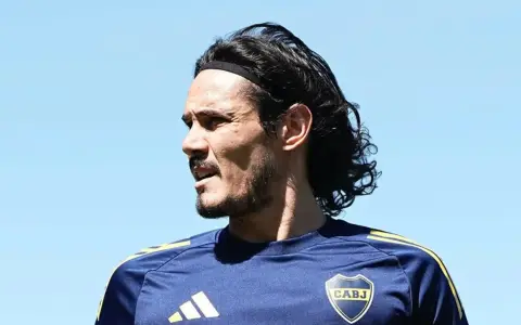 Cavani ya está entrenando pero no entró en la lista para jugar contra Cruzeiro